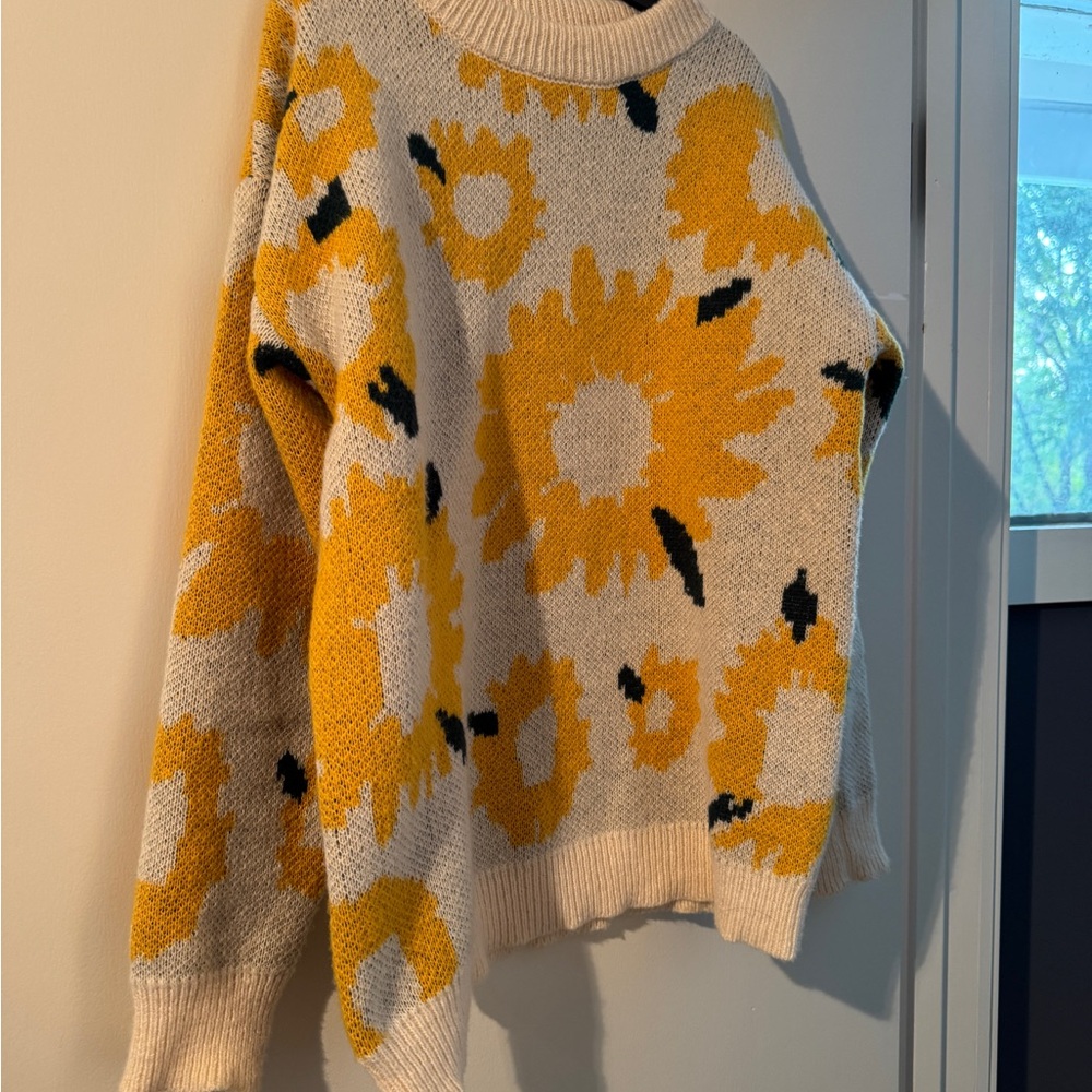 En Creme Yellow and Cream Crew Neck Sweater with Sunflower Design